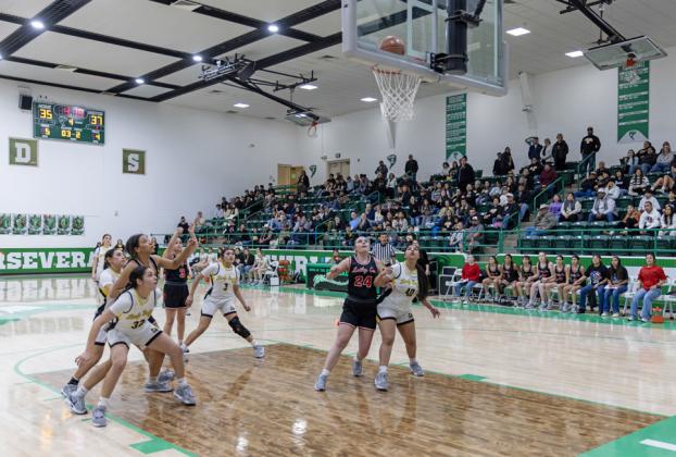 Elizabeth Morales clutch free for the 3 point lead to finish game.