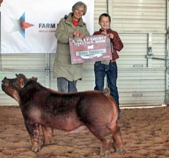 GRAND CHAMPION PIG HAYGEN ELLIOTT