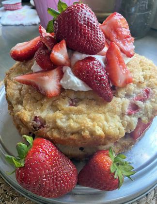 SEASON’SBOUNTY Fresh strawberries are the star of this yummy summer dessert. | ANGELINA LaRUE PHOTO