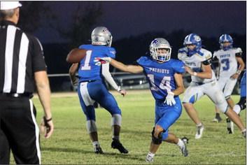 BACKFIELDTOSS Senior Brayson Cruse, #14, tosses off the football into the backfield. | COURTESY PHOTO