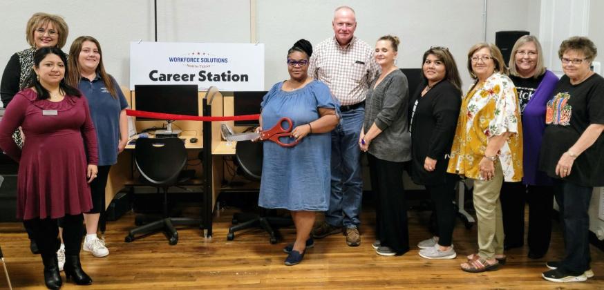 Paducah Chamber holds job fair, library ribbon cutting