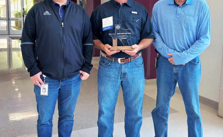 TEXAN CARING FOR TEXANS Matt Orr, center, TxDOT environmental project planner for the Childress District, received aTexansCaringforTexansawardattheannualceremonyinCanyon on Aug. 6. Lin Xie, director of TP&amp;D, left, and Darwin Lankford, Childress District Engineer, congratulated Orr following the ceremony. | TxDOT