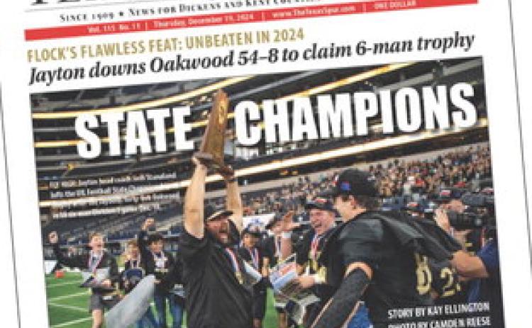 FRENSHIPHIGHSCHOOLER Camden Reesegothisshotatcovering theUIL StateFootball Chamionship inDecember 2024thankstoaTexasSpurconnection— andcameawaywithanawardwinning page-onephotograph.