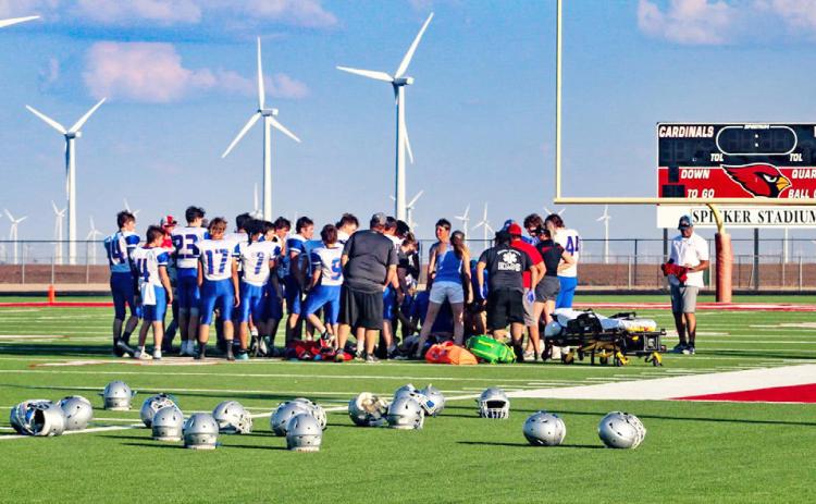 PRAYERSFORHEALING Hermleigh andValley athletes joined in praying for injured player Blake Beard of Valley Friday, Aug. 12. | HERMLEIGH FACEBOOK