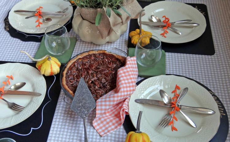 THIS BEAUTIFUL PIE could easily fill in as the centerpiece on your holiday table. Here’s how to make the crust. | ANGELINA LaRUE PHOTO