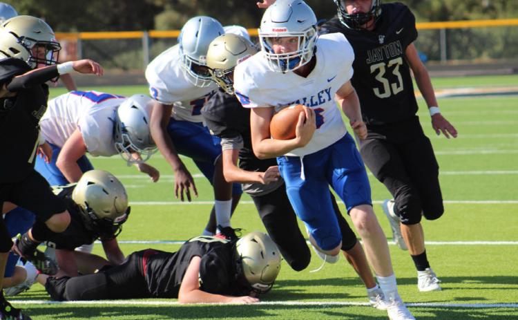 Valley Yearbook Staff member Desiree Reyes’ photo submission was picked byTexas 1A Fan for the weekly“Give UsYour Best ShotTop 10”photo contest. Reyes skillfully captured 8th-grader Cole Walden running the ball against Jayton in a JV matchup. | DESIREE REYES PHOTO