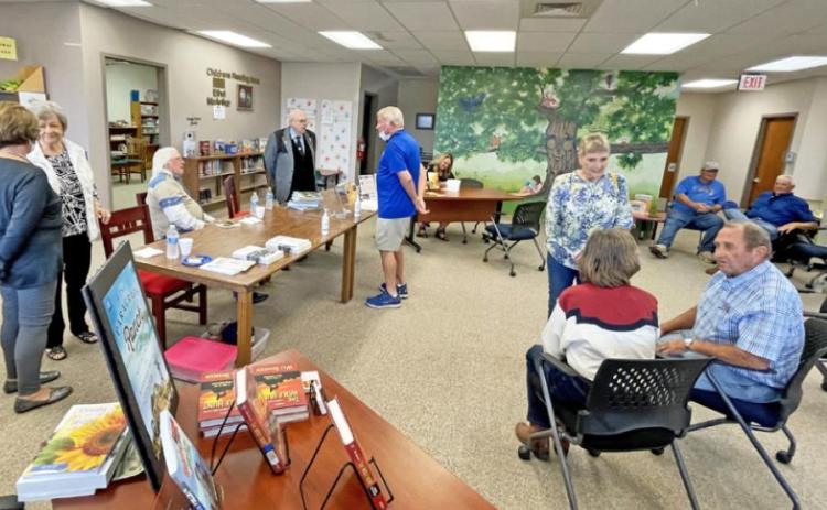Potts takes part in Spur library Meet the Authors event