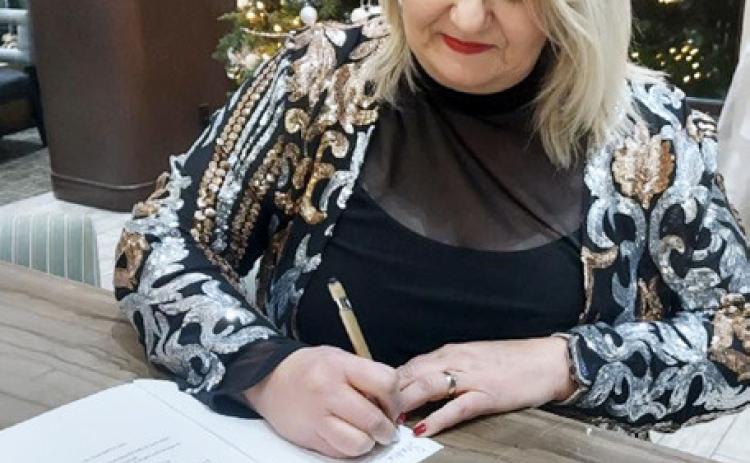 Roaring Springs native Amy Bearden to sign debut book April 20