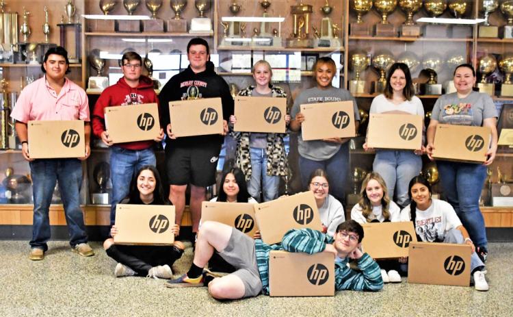 MOTLEY LAPTOPS Gary Markham of Manvel, Texas, gifted every senior at MotleyCountyISDwithanHPChromebookonTuesday,September13,2022. The excitement of the students was palpable. They are very appreciative and will use them in their future. The Class of 2023 says, “Thank you, Mr. Markham!” | COURTNEY MENDOLA PHOTO