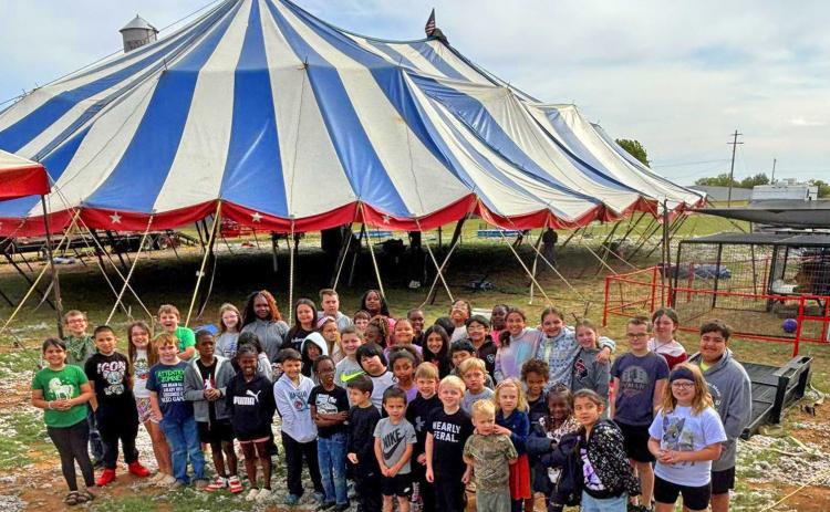 CIRCUS COMES TO TOWN