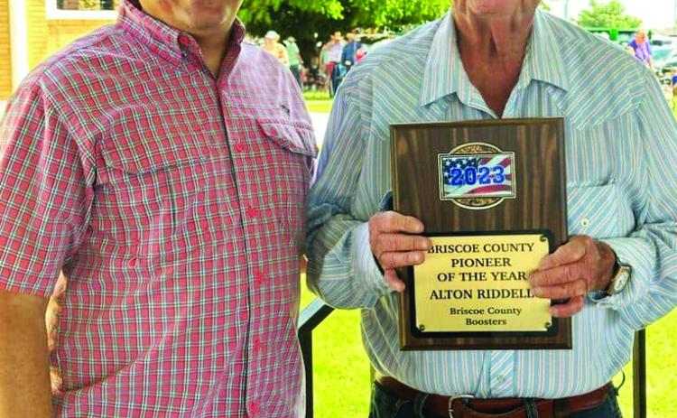 PIONEER OF THE YEAR Kyle Fuston with First National Bank of Quitaque, Silverton congratulations Tobe Riddell, the 131st Annual Briscoe Celebration Pioneer of theYear. | COURTESY PHOTO