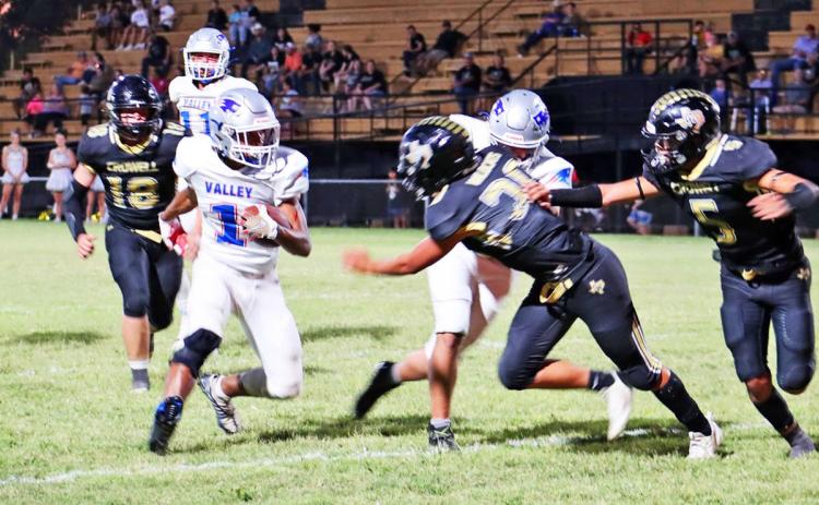ESCAPING WILDCATS Valley junior Taevion Ramos, #1, finds daylight when surrounded by Crowell defenders. The Patriots lost a heartbreaker to the Wildcats 62–61 on the road Friday night. | SHADI BUCHANAN PHOTO