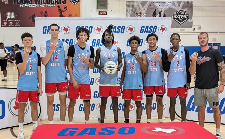 (second from left) alongside his BYC EliteTeam to go 6-0 as the Champions in the GASOSummerChampionshipattheiconicDuncanvilleFieldhouse in Duncanville, Texas. | COURTESY PHOTO