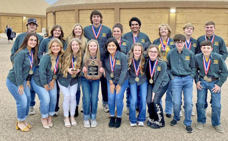 BI-DISTRICT BOUND The Guthrie company of “Kodachrome” competed last week at the District One Act Play meet in Spur and was selected to advance to Bi-District, which will be March 20 in Post. Front row: Jolie Everson, Hallie Everson, Ella Jenkins, Lynndee Foster, Wendy Uribe, Natalie McWhirter, Emma Hardin, Brett Hardin, Hazen Lamb. Back row: Zane Moore, MacKenzie Gardner, Journey Johnson, Hadley Ray, Julianna Smith, Jordan Jernigan, AmyRichardson,KalebGreen,andGusSmith.|COURTESYPHOTOS