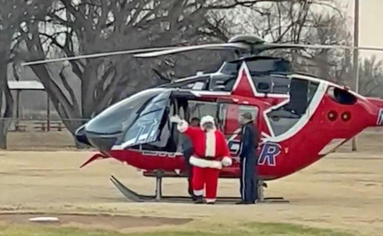 SANTA BY HELI-SLEIGH Santa Claus arrived by chopper last week just in time to visit with kids at Christmas in the Valley. MORE PHOTOS, PAGE 8 | COURTESY PHOTO