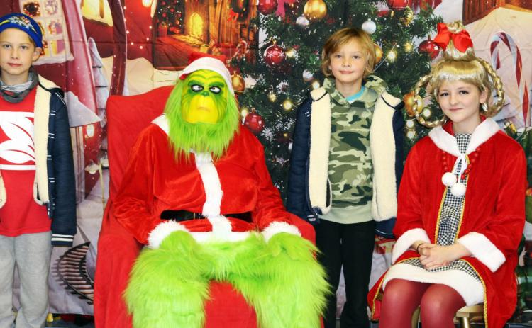 MOTLEY LIBRARY CHRISTMAS The Grinch and Cindy Lou Who visited the Motley County Library on Thursday for a fun-filled evening during the annual Christmas at the Library event. | COURTESY PHOTO