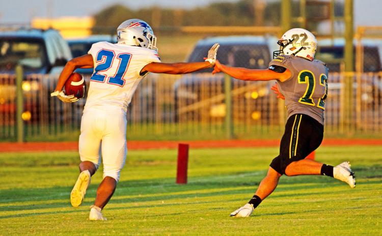 VALLEY WINS The Valley Patriots traveled to Springlake-Earth where they defeated the Wolverines 46-13 Friday. This week, they host the Whiteface Antelopes. MORE PHOTOS in Spotlight, page 10. | VALLEY PHOTOS BY DILLON JONES PHOTOGRAPHY, PLAINVIEW