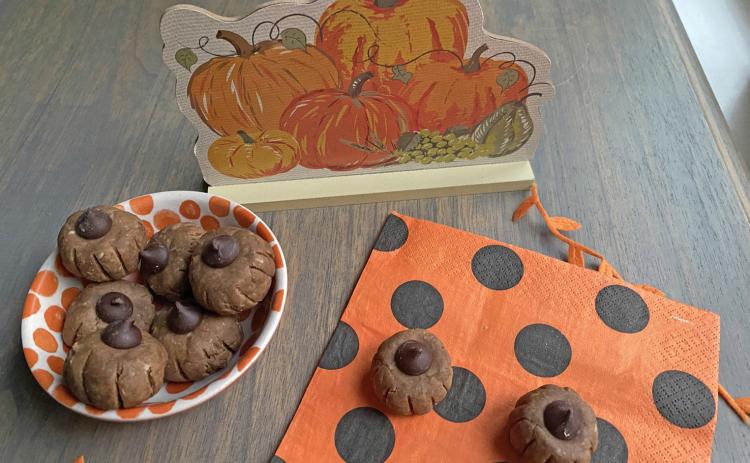 WHILE THE CHOCOLATE CAP on top satisfies lots of sweet cravings, the honey, peanut butter and oats with a touch of spice make this a pumpkin of a very different kind. | ANGELINA LaRUE PHOTO